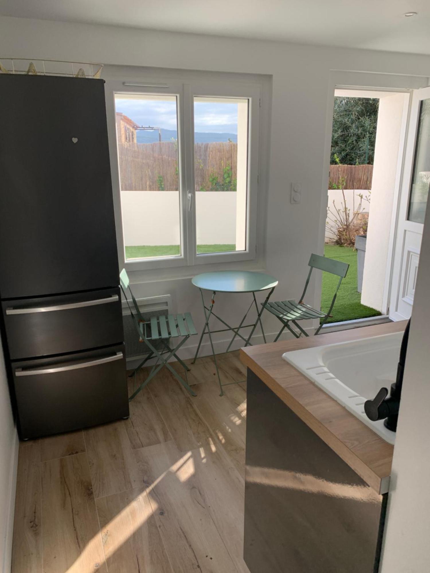 Studio Calme Aux Terrasses De Cassis Exterior photo